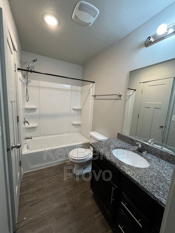 Building Photo - 724 E 380 N