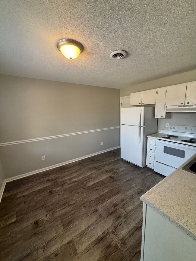 Building Photo - 1837 Lively Rd