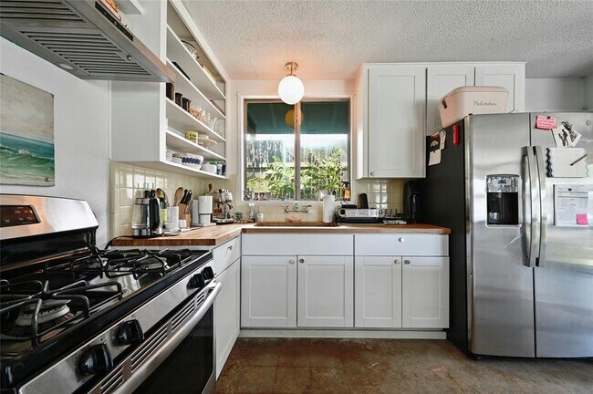 Building Photo - 1513 Corona Dr