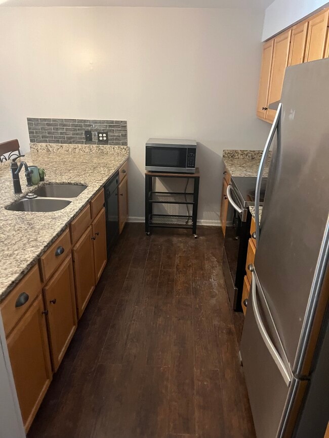 Building Photo - 2005 Locarno Dr