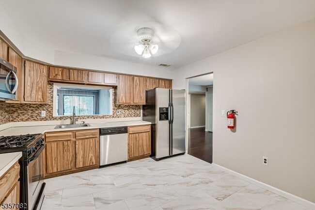 Building Photo - 318 Willowbrook Dr
