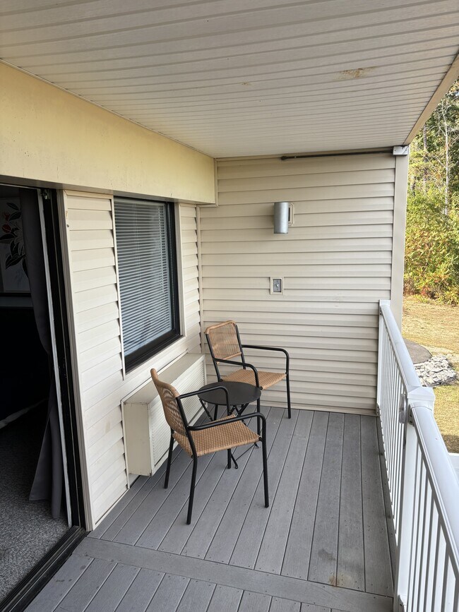 Building Photo - Cedar Lodge 201