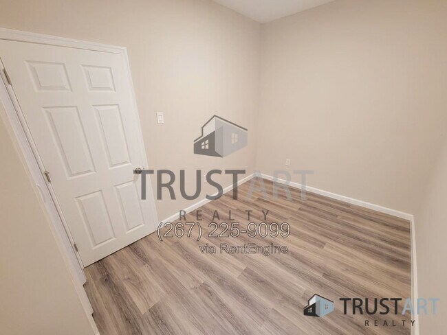 Building Photo - 2538 N Gratz St