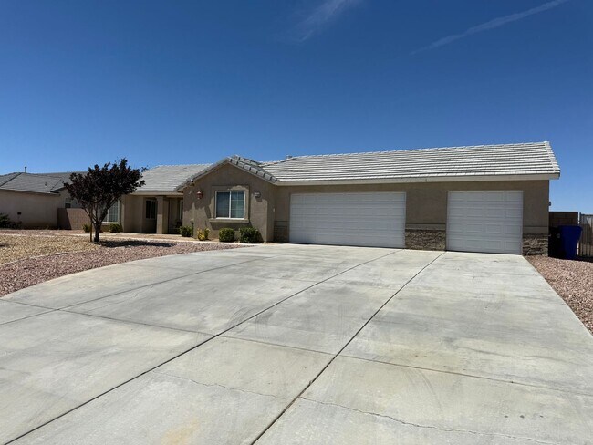 Building Photo - Beautiful Home In Apple Valley Vineyards-4...