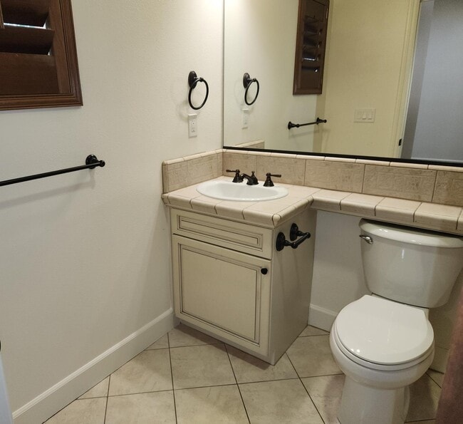 Building Photo - 8420 Lake Shore Dr