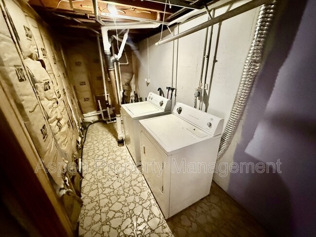 Building Photo - 1704 Parkway Dr