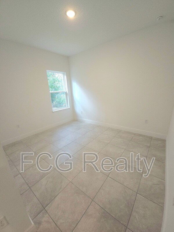 Building Photo - 10616 N Didiscus Dr