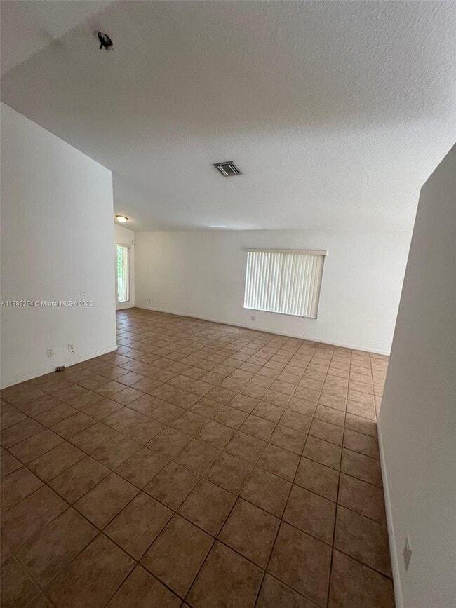 Building Photo - 894 Phoenix Way