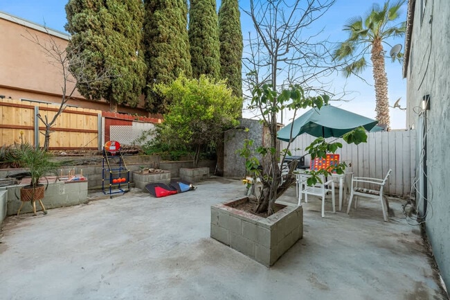 Building Photo - 2304 E 14th St