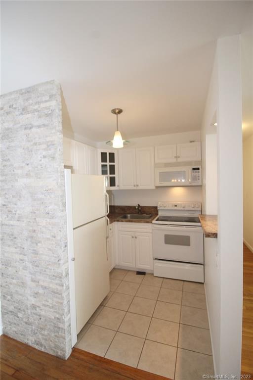 Building Photo - 637 Cove Rd
