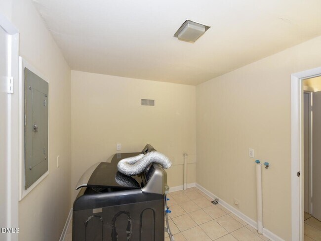 Building Photo - 4916 Western Blvd