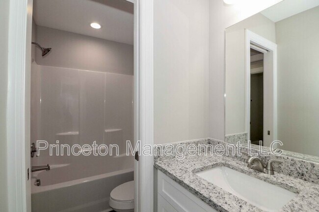 Building Photo - 3967 Newhall Dr NW