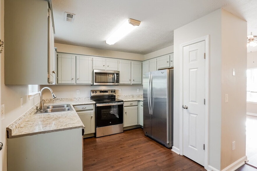 Building Photo - 404 Barking Dr