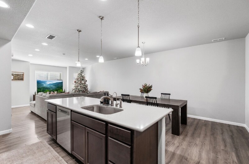 Building Photo - 6115 White Wolf Pt