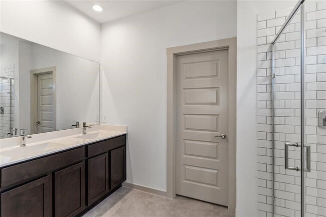 Building Photo - 29318 Hoelzen Holw Dr