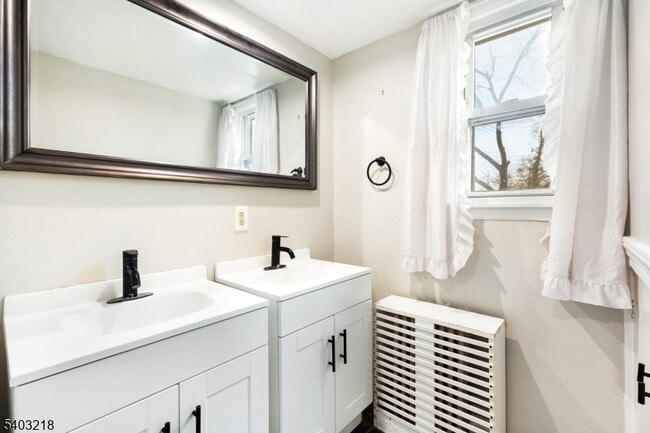 Building Photo - 26 Van Ness Terrace