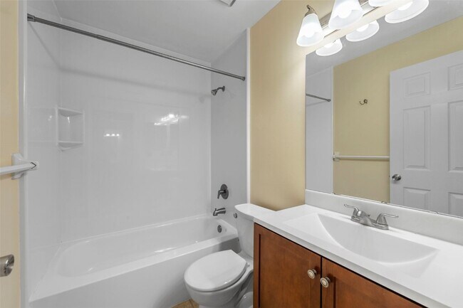 Building Photo - 700 Ridgeside Dr