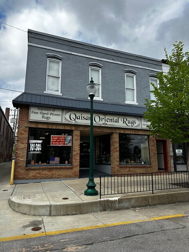 Building Photo - 110 1/2 E 6th St