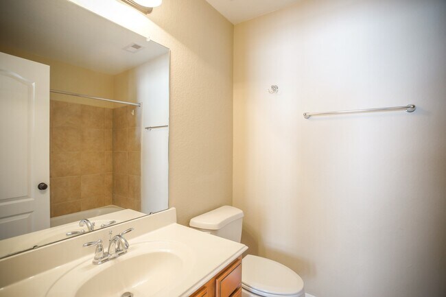 Building Photo - 2 Hadlock Pl