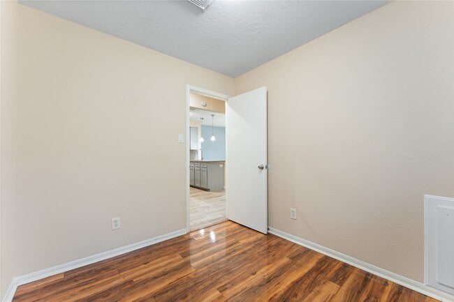 Building Photo - 1230 Gamma St