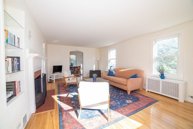 Building Photo - 47 Florence St