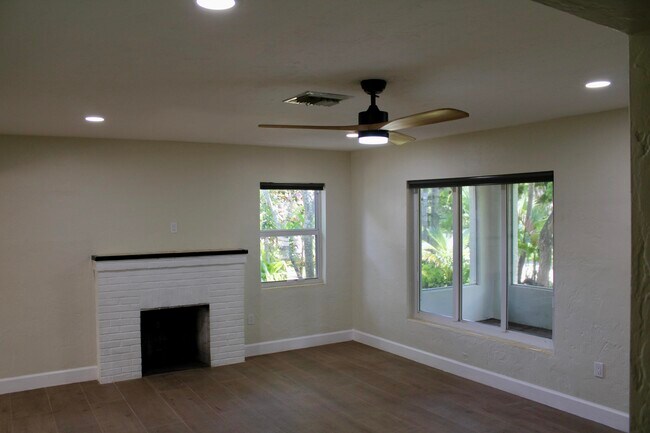 Building Photo - 3211 Floral Ave
