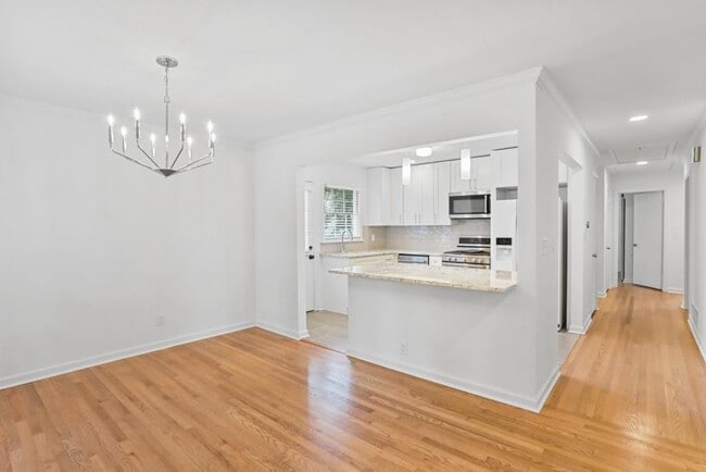 Building Photo - 2575 Sharondale Dr NE