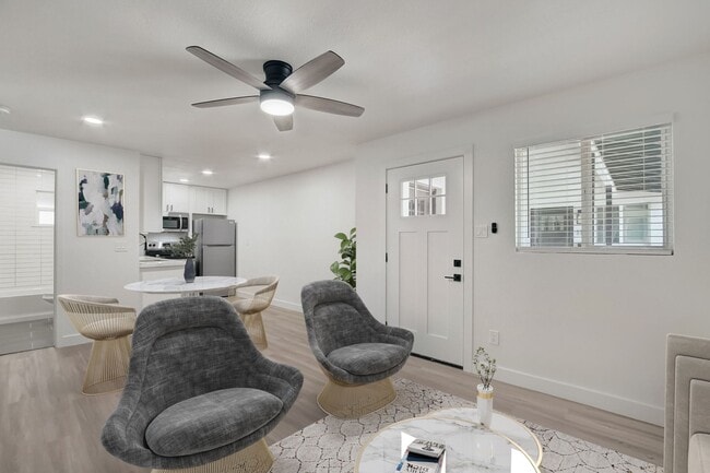 Building Photo - 1 Bed | 1 Bath -  Renovated Ground Level Unit near ASU!