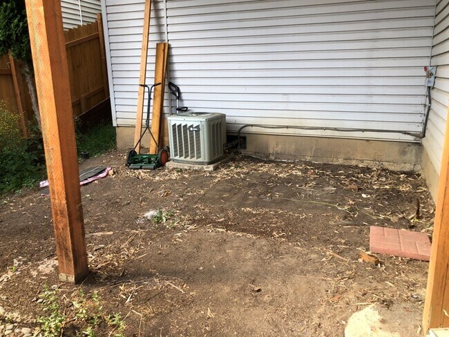 Building Photo - 10918 SW Adele Dr