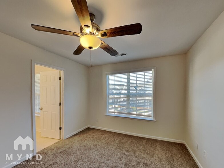 Building Photo - 106 Walford Park