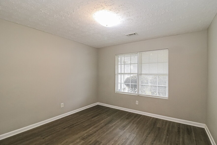 Building Photo - 20 Carver Dr