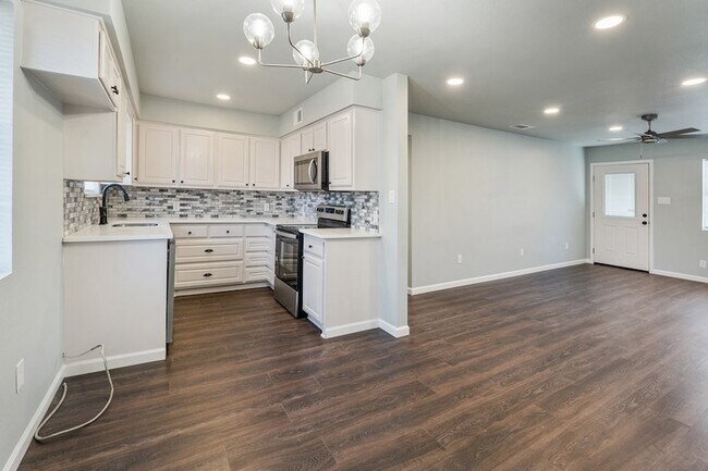 Building Photo - 208 N Coleman St