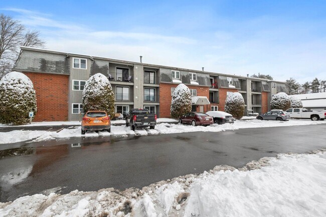 Building Photo - 5 Blackstone Dr