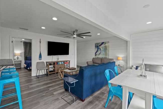 Building Photo - 4000 Gulf Terrace Dr
