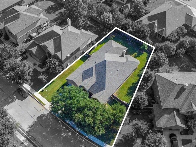 Building Photo - 26618 Camden Chase