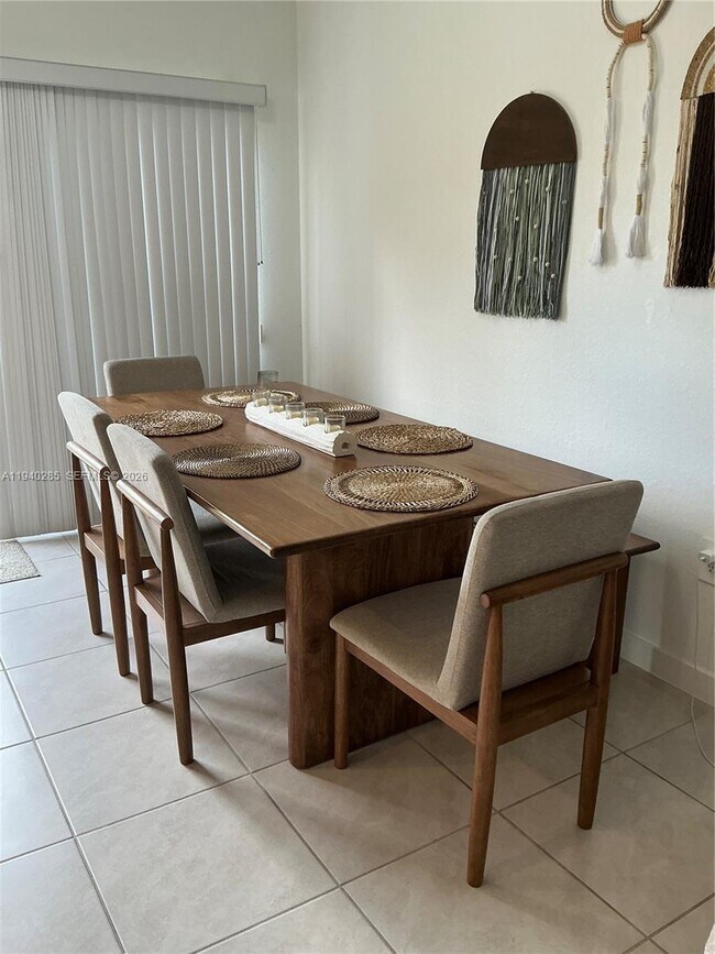 Building Photo - 466 NE 5th St