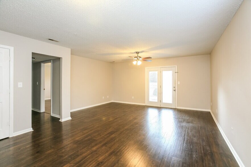 Building Photo - 9761 Trail Dr