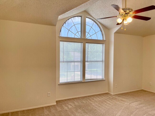 Building Photo - Nice 2 Story Home in Arlington ISD