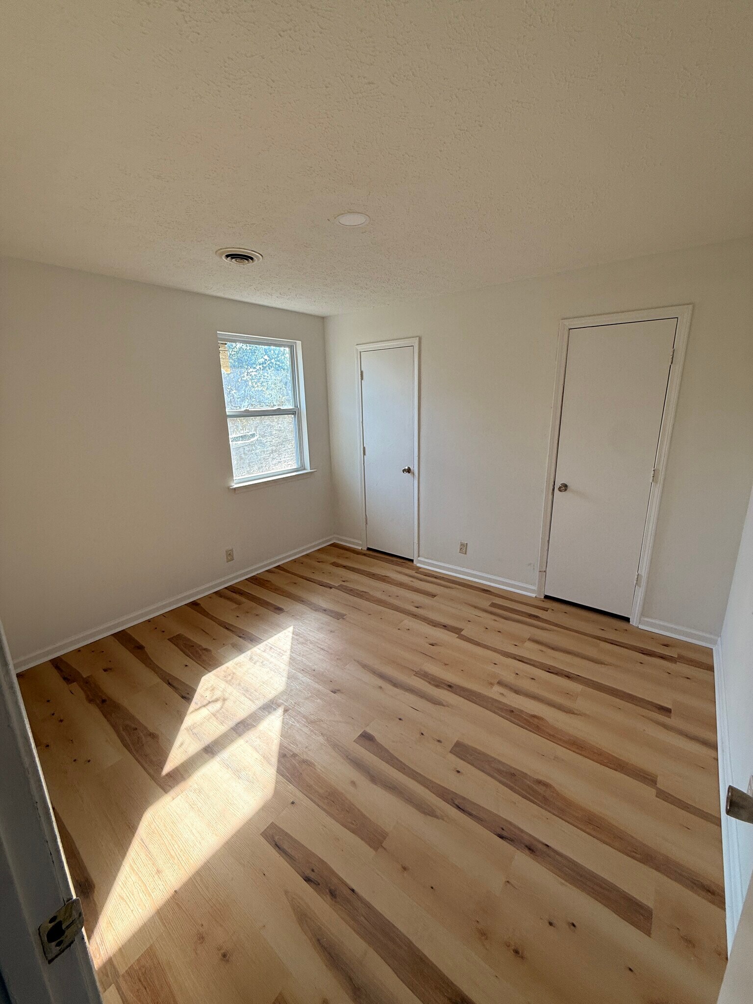 Building Photo - 708 Eric Dr