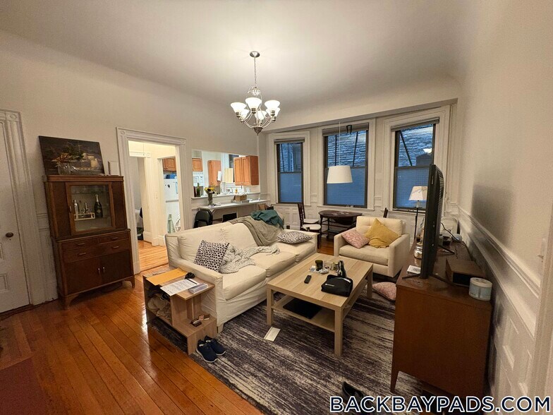 Building Photo - 366 Commonwealth Ave