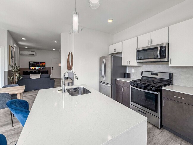 Building Photo - 1214 N American St