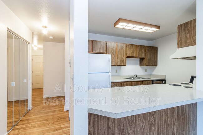 Primary Photo - 225 E 8th Ave