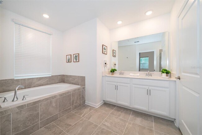 Building Photo - 8899 Cabot Cliffs Dr