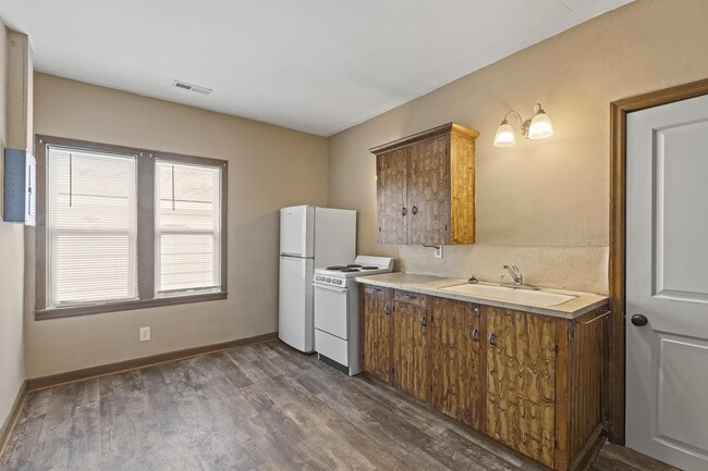 Building Photo - 420 Olive St