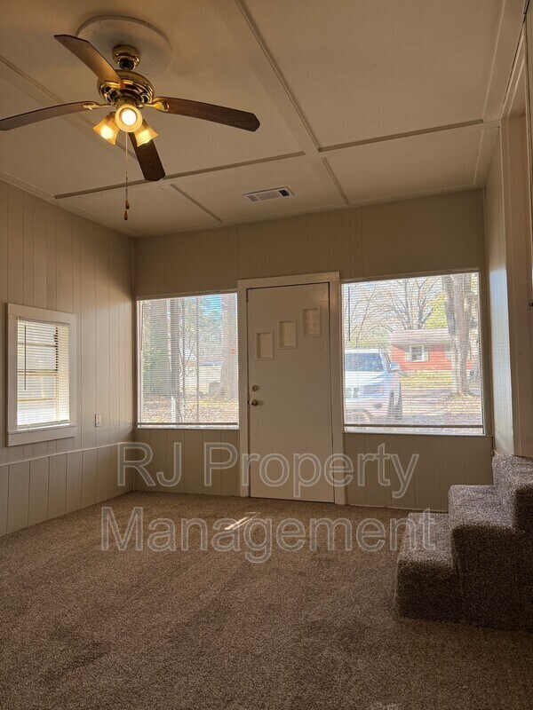 Building Photo - 3008 Sienna Rd