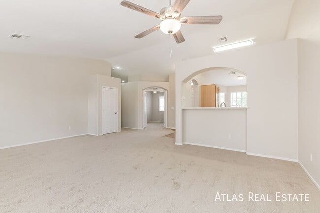 Building Photo - 916 Longshanks Rd