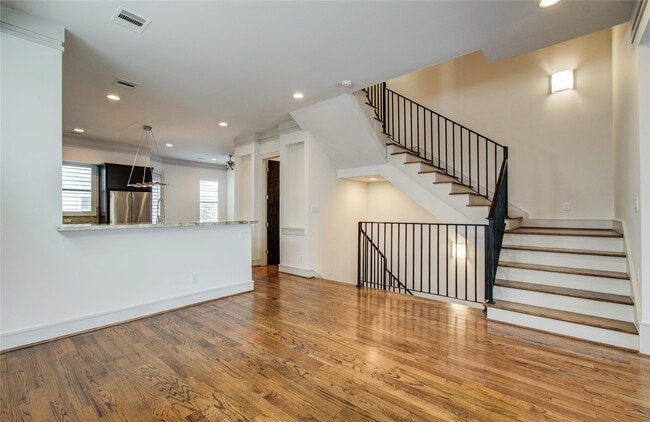 Building Photo - 1808 Ridgewood St