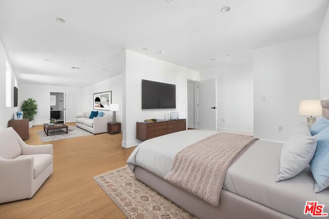 Building Photo - 1200 W 38th St