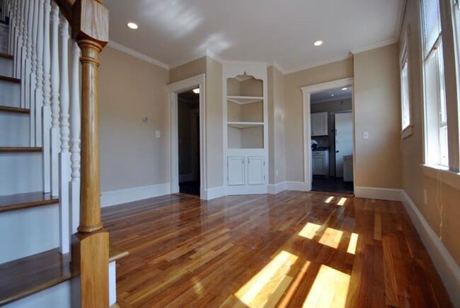 Building Photo - RENOVATED 4 BED/2 BATH IN BRIGHTON'S OAK SQUARE FOR 9/1 ~ WATER INCLUDED