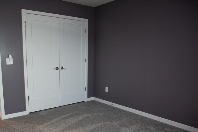 Building Photo - 256 N 105th St